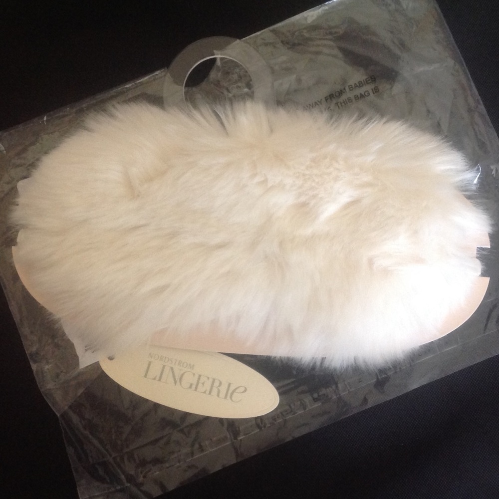 Nordstrom Luxury Faux Fur Eye Mask Ivory!. - Picture 6 of 6